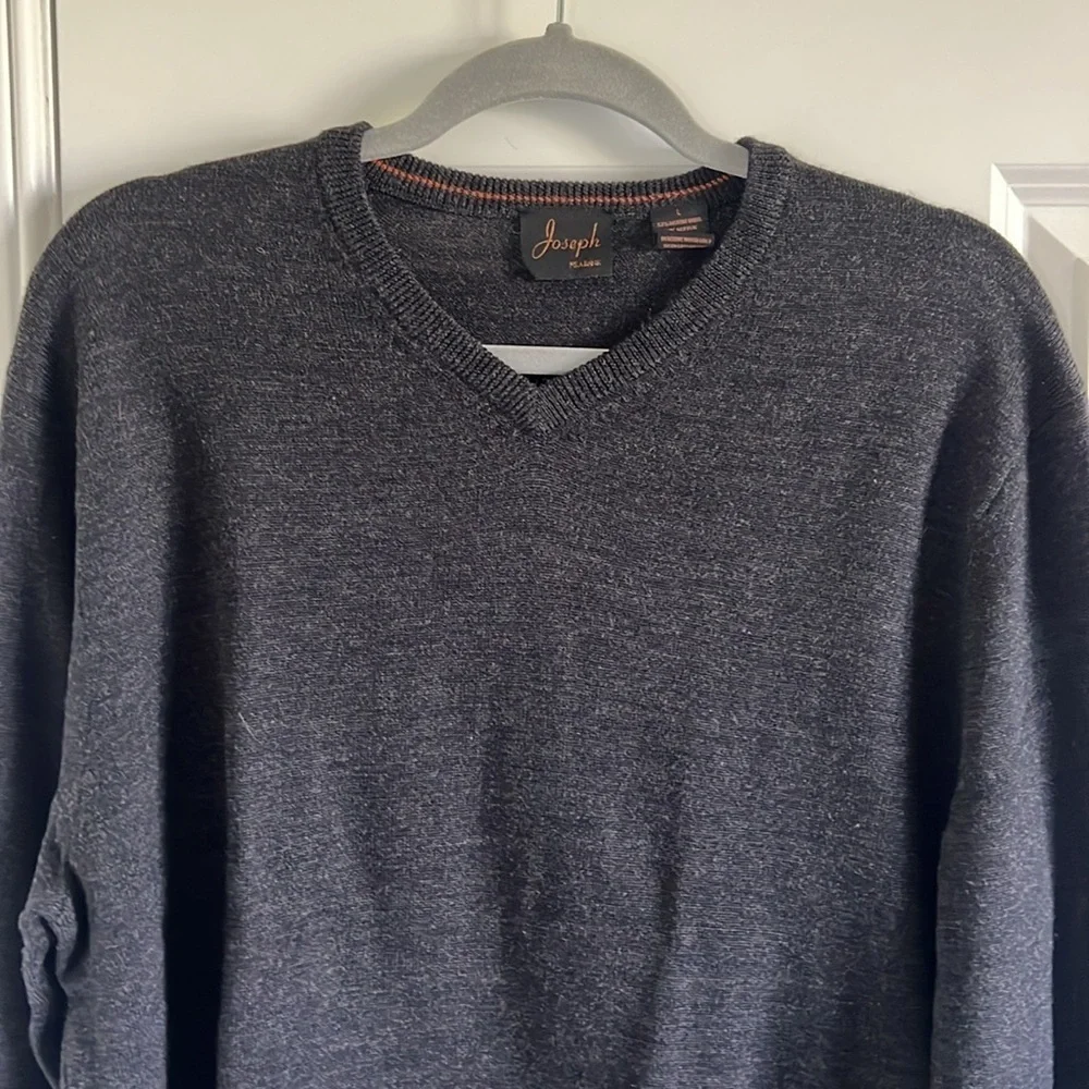 Jos. A Bank Size Large Merino Wool Dark Gray V-Neck